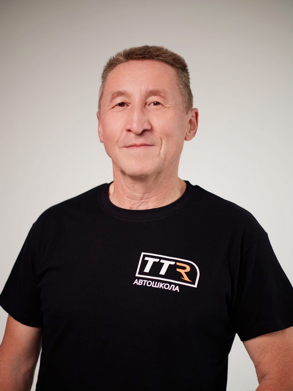 Автоинструктор Вахрушев Валерий Ипполитович